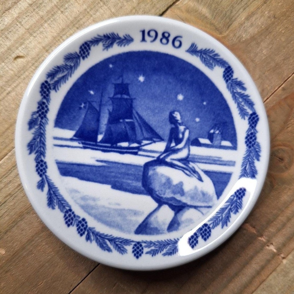 Royal Copenhagen‎ 1986 Home for Christmas Mini Plate Blue White Mermaid Ship